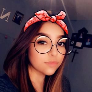 Meet your Posher, Magaly